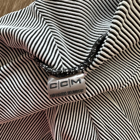 CCM Cropped Workout Pants (Brazil) - Picture 2 of 2